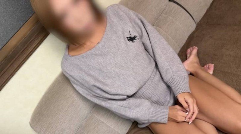 【完全素人】小麦肌がそそる激エロ人妻！断れない性格で押しに弱いダメ妻。危※日でも構わず膣奥に中出しハメ。特典有り